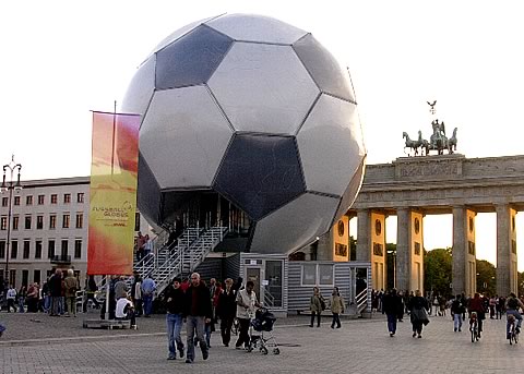 Bei MBN-Modulwelt Lars Hoppe GmbH k�nnen Sie hochwertige B�rocontainer mieten oder auch passende Sanit�rcontainer. Weitere Containeranlagen k�nnen Sie bei Uns planen lassen und mieten im Raum Hannover, Bielefeld, Braunschweig, Celle, Hildesheim und Paderborn.