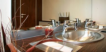 Bei MBN-Modulwelt Lars Hoppe GmbH k�nnen Sie hochwertige B�rocontainer mieten oder auch passende Sanit�rcontainer. Weitere Containeranlagen k�nnen Sie bei Uns planen lassen und mieten im Raum Hannover, Bielefeld, Braunschweig, Celle, Hildesheim und Paderborn.